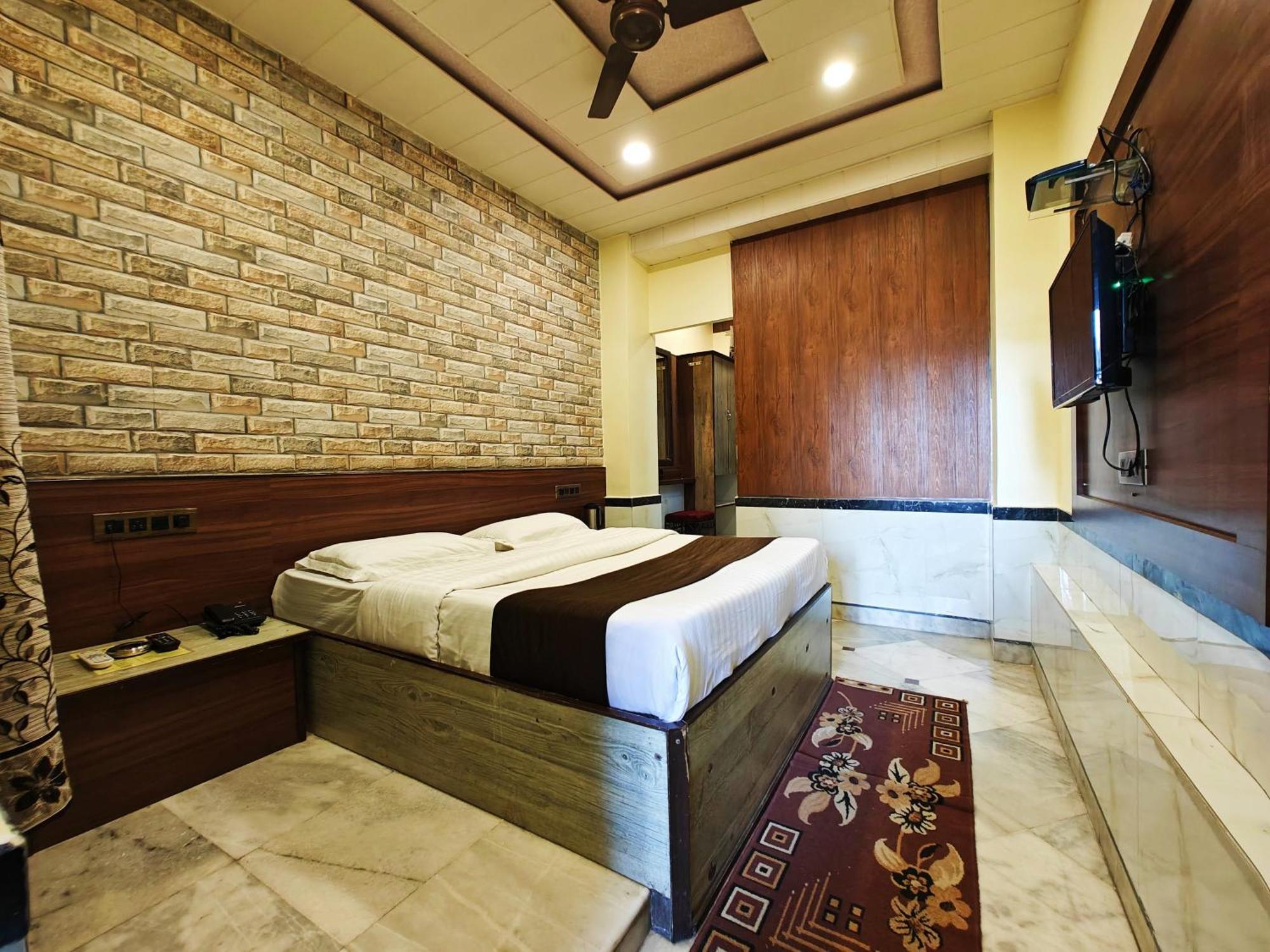 Hotel Saraswati Ábú-hegy Kültér fotó