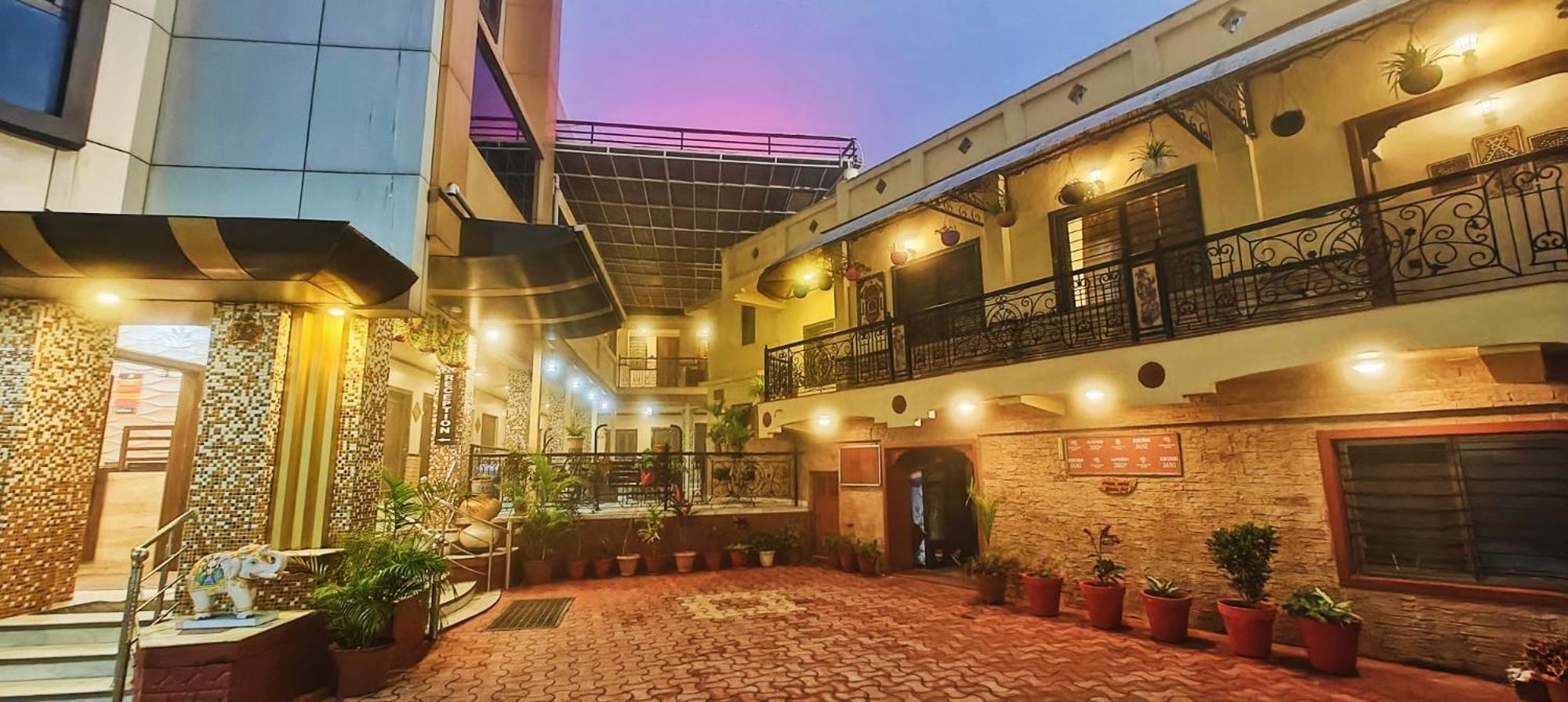 Hotel Saraswati Ábú-hegy Kültér fotó